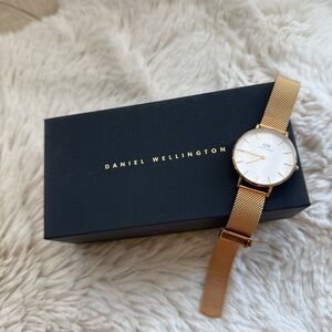 Daniel Wellington Petite Melrose Watch 32mm EUC